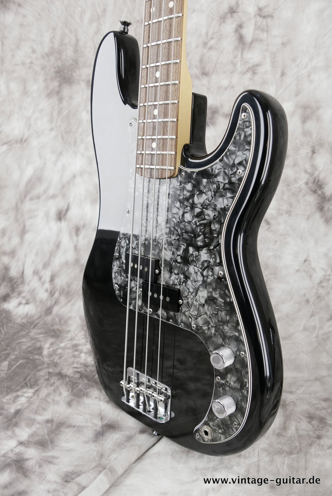 Fender Precision-Bass-1994-limited-edition-black-005.JPG